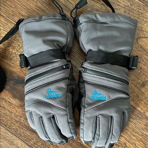 Kombi Grey Winter Ski Gloves with Teal Logo